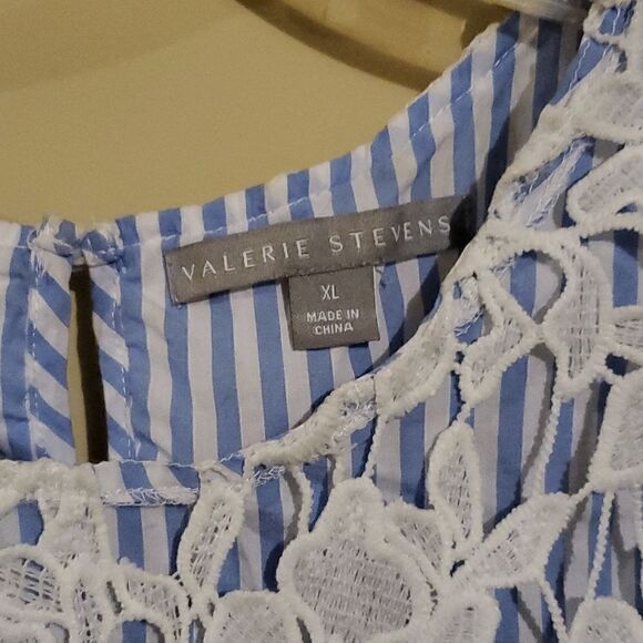 VALERIE STEVENS Striped Embroidered Lace Top - Size XL - Picture 4 of 6